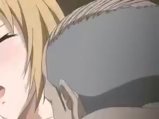 Krūtainas anime blondīne izpaužas viņai cunt gangbanged